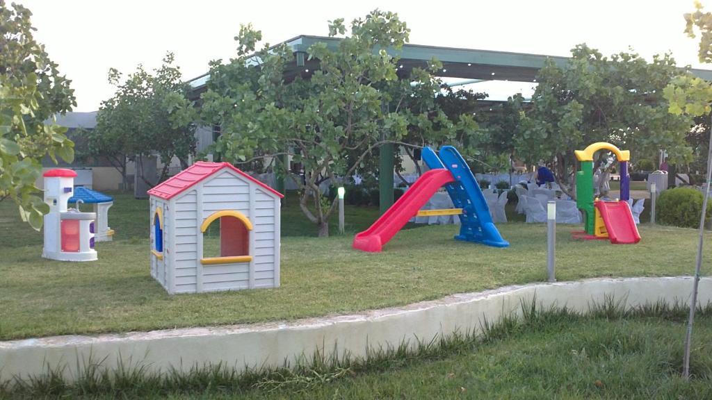 Hotel Aigli Farsala Екстериор снимка