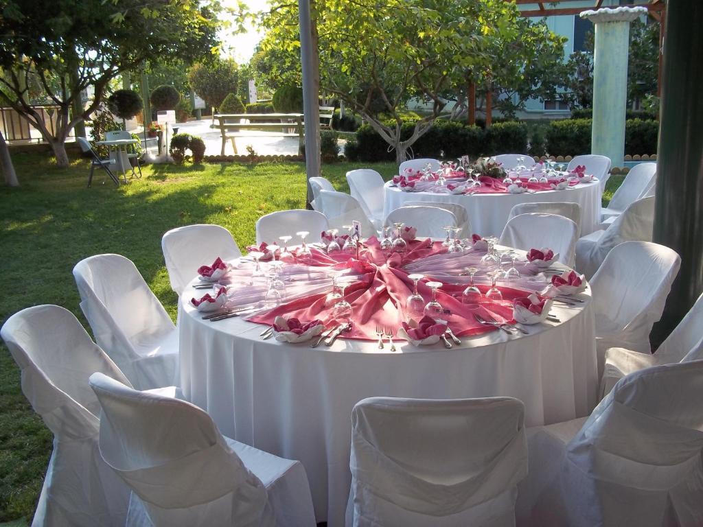 Hotel Aigli Farsala Екстериор снимка