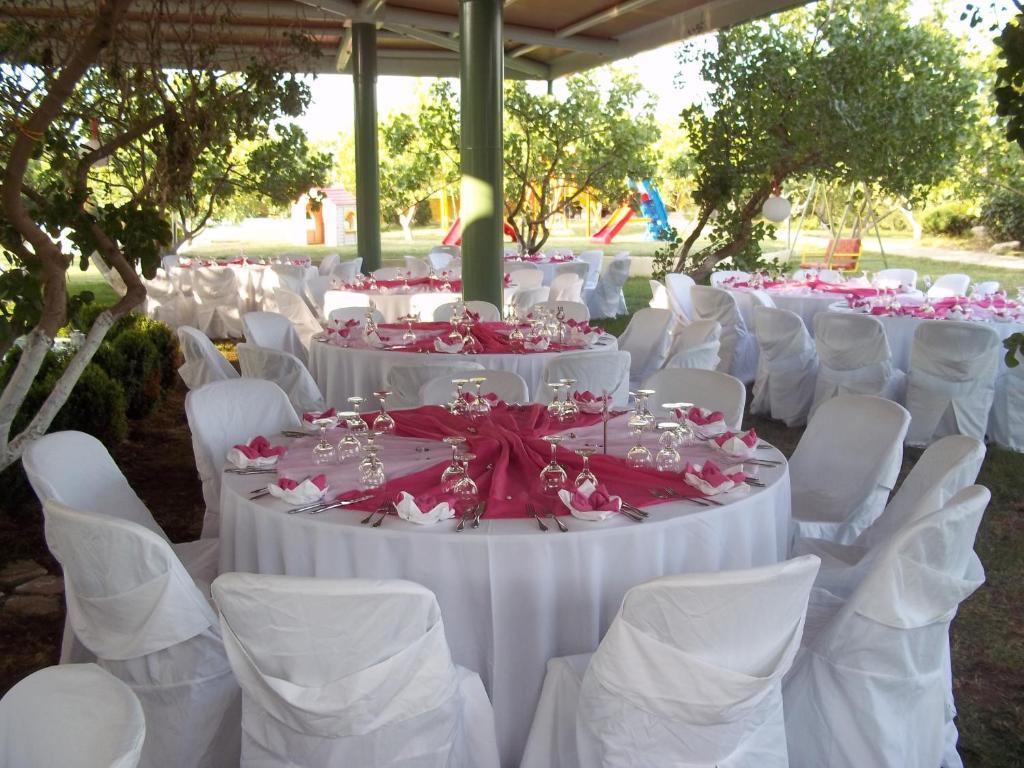 Hotel Aigli Farsala Екстериор снимка