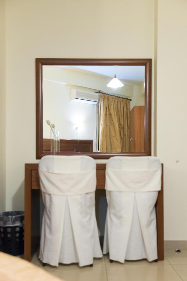 Hotel Aigli Farsala Екстериор снимка